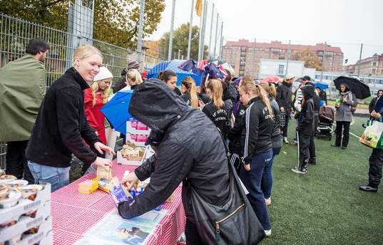 Damfotboll.com spelar in en film som ska symbolisera det