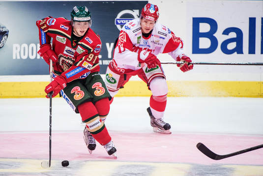 Matt Duchene, Frölunda, med pucken