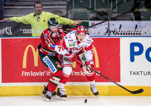 Närkamp mellan Mats Rosseli Olsen, Frölunda, och Jonatan