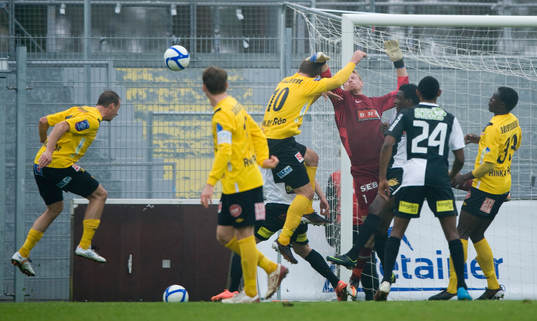 Christoffer Källqvist, målvakt, Häcken, räddar framför