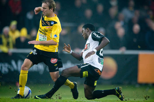Grästuvor flyger, Craig Henderson, Mjällby och