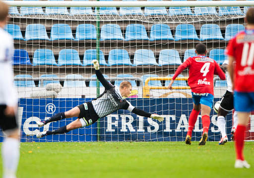 Pär Hansson,målvakt, Helsingborg, släpper in 1:1 målet