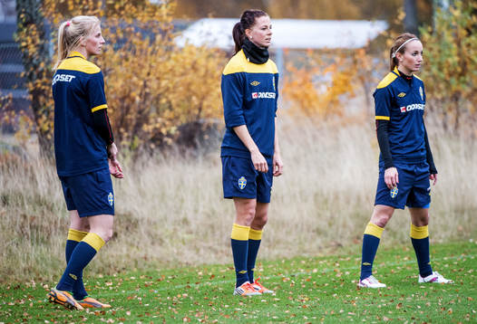 Sofia Jakobsson, Lotta Schelin och Kosovara Asllani, står