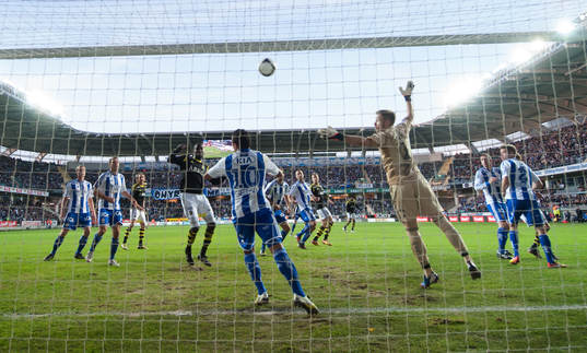 Nicklas Backman, AIK, gör 0-1 bakom John Alvbåge,