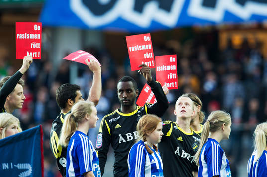 AIK och Moro Ibrahim ger rasismen rött kort