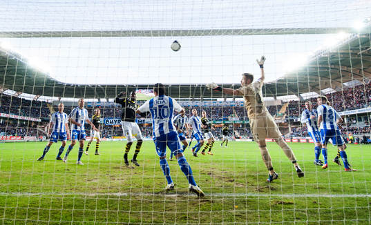 Nicklas Backman, AIK, gör 0-1 bakom John Alvbåge,