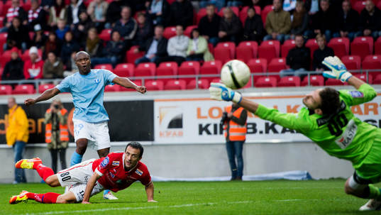 Tokelo Rantie, Malmö FF skjuter i stolpen, Nenad