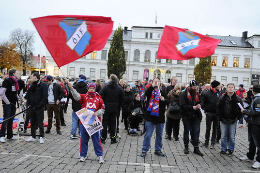 Bläddra bland fler bilder av Fotboll, Öster firas på Stora Torget
