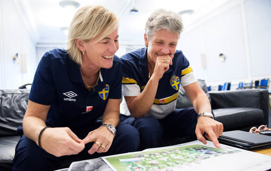 Lilie Persson assisterande förbundskapten och Pia