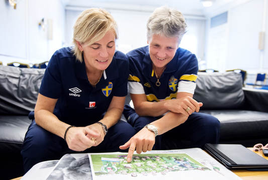 Lilie Persson assisterande förbundskapten och Pia