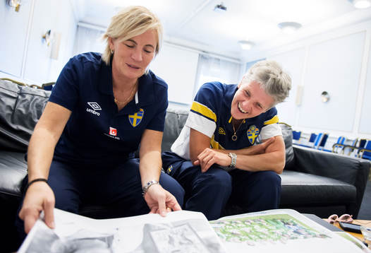Lilie Persson assisterande förbundskapten och Pia