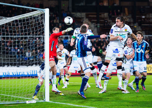 Joona Toivio, Djurgården, oroar framför Dime Jankulovski,