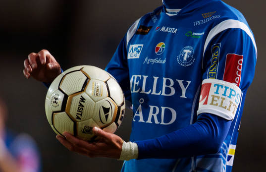 armbindel på Viktor Svensson, Trelleborg