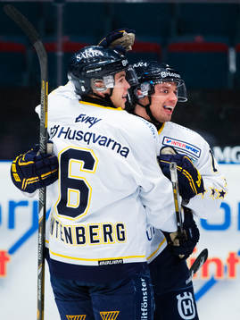 Oscar Fantenberg och Patrik Carlsson, HV71, jublar