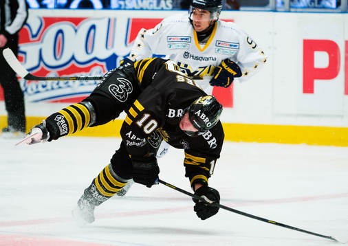 Esa Pirnes, AIK, tappar balansen