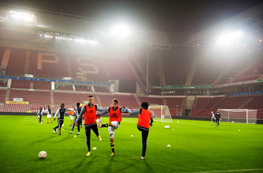 AIK tränar på Philips Arena i Eindhoven