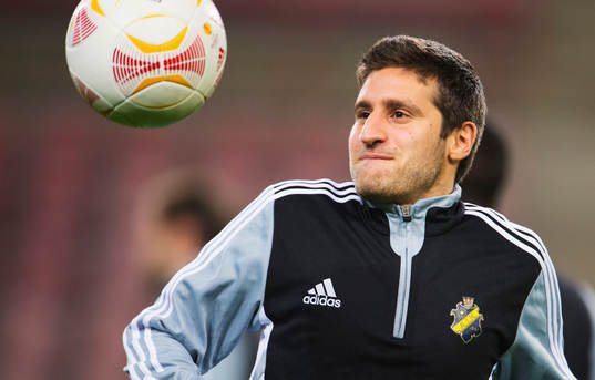 Gabriel Özkan trixar med bollen