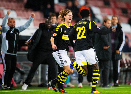 Martin Lorentzson och Kwame Amponsah Karikari, AIK, jublar