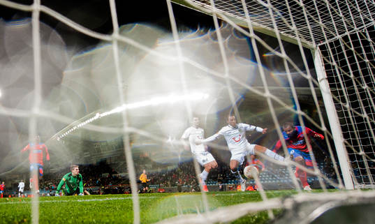 Alvaro Santos, Helsingborg gör 1-1 på nick