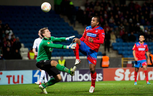 Ron-Roberg Zieler, målvakt, Hannover, Alvaro Santos,