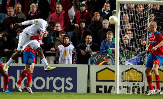 Mame Diouf, Hannover, nickar in 0-1
