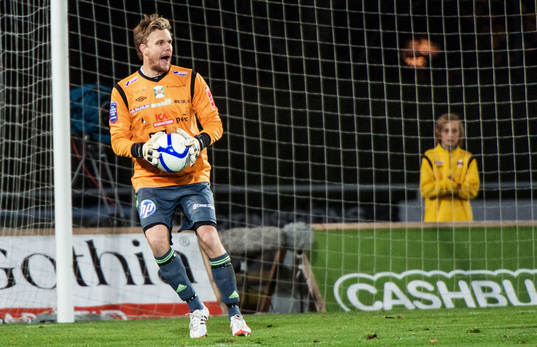 Niklas Westberg, målvakt, Brommapojkarna, skriker till