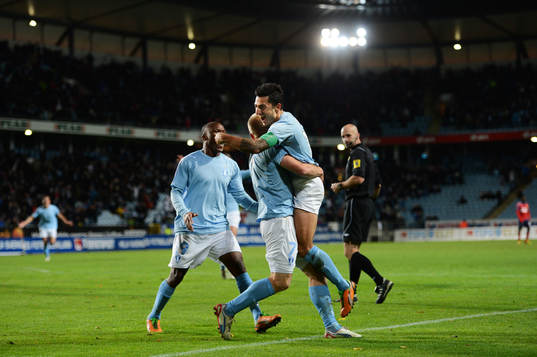 Malmös Jiloan Hamad firar 3-1 med Daniel Larsson och