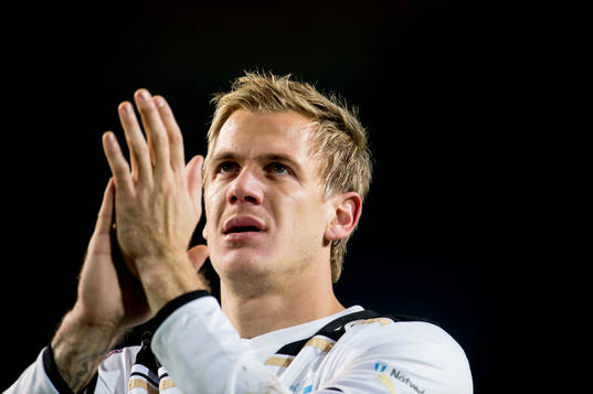 Johan Dahlin, målvakt, Malmö FF tackar publiken