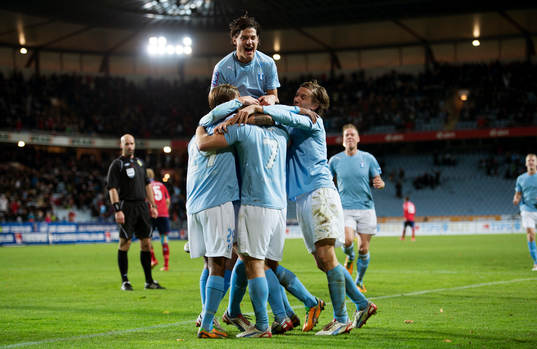 Miiko Albornoz och hela Malmö FF jublar