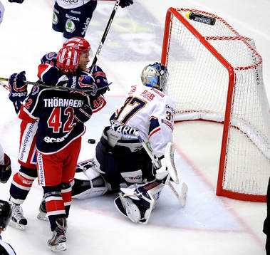 Jubel 1-0 målet av nr 42 Jesper Thörnberg