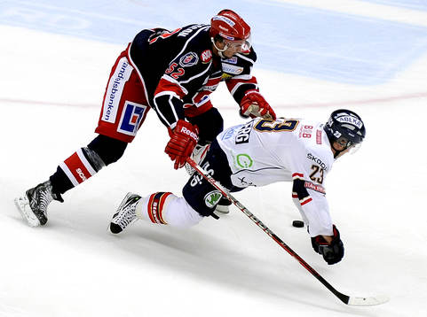 Södertäljes nr 52 Jonathan Ericsson och Djurgårdens nr23
