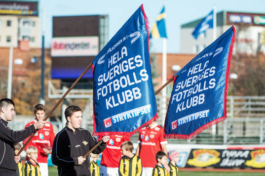 Flaggor med texten, Hela Sveriges fotbollsklubb