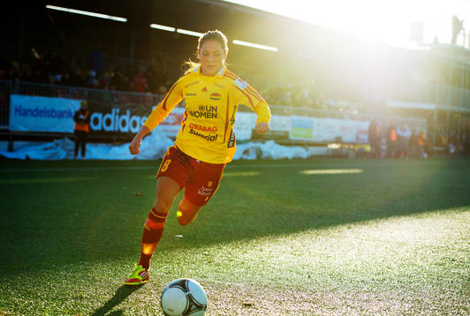 Lisa Klinga, Tyresö, jagar bollen