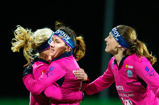 Pernille Harder, Lisa De Vanna, och Mariann Gajhede