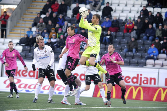 Örebros målvakt Tomer Chencinsk