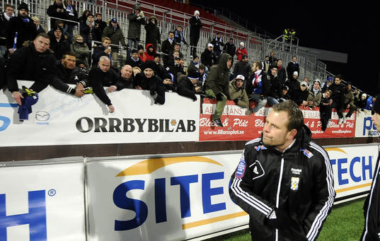Tränare Mikael Stahre fick svara fansen
