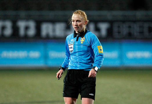 Linn Andersson, domare i matchen mellan Umeå IK och LdB FC