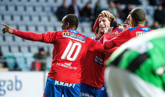 Jesper Björkman, Helsingborg, gratuleras av sina