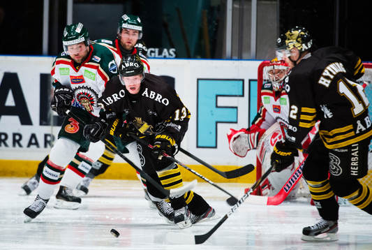 Joakim Nordström, AIK, jagar pucken