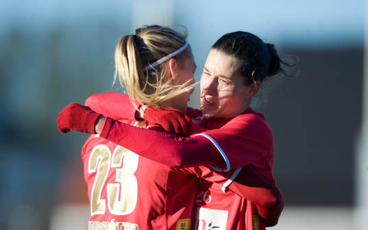 2-0 Margret Lara Vidarsdottir, Kristianstad, grattas av