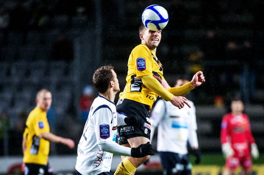 Anders Svensson, Elfsborg, nickar bollen