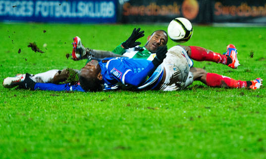 Ibrahim Koroma, Trelleborg, krockar med Jose Monteiro,