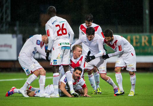 Bläddra bland fler bilder av Fotboll, Superettan, Assyriska - Halmstad