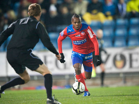 May Mahlangu, Helsingborg, fintar domaren Markus