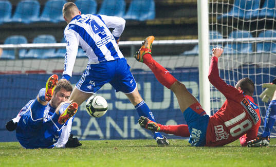 Nikola Djurdjic, Helsingborg, mot Emil Samuelsson och