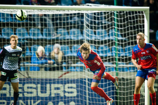 Emil Krafth, Helsingborg, nickar undan