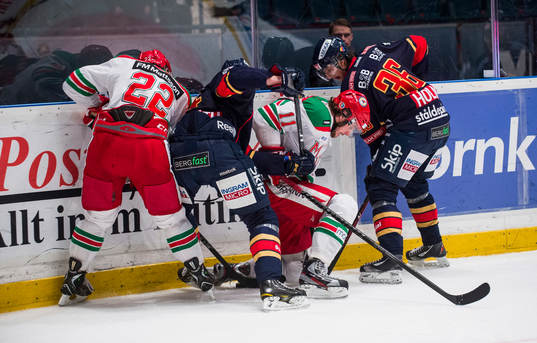 Anze Kopitar, Mora trycks ned vid sargen