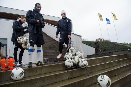 Nasiru Mohammed, Häcken, på väg ut till träningen