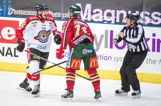 Robin Jacobsson, Luleå, är oense med Per-Johan Axelsson,
