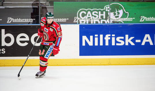 Matt Duchene, Frölunda, tittar långt